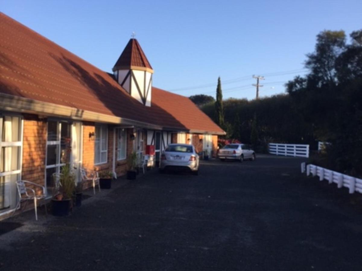 וולספורד Castle Court Motel מראה חיצוני תמונה